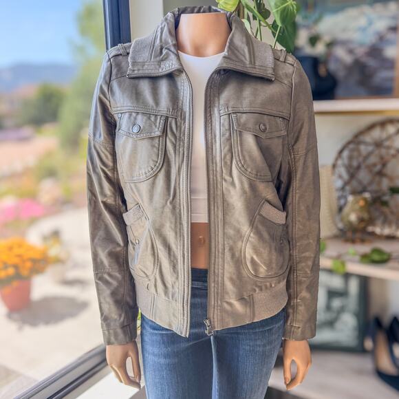 Bernardo Faux Leather Distressed Bomber Jacket/Moto Jacket, Women's Size Medium - Picture 2 of 9